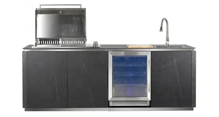 Bucatarie exterior placata ceramica, gratar gaz inox 3 arzatoare, arzator infrarosu, chiuveta, frigider 150 l, Buschbeck Derby