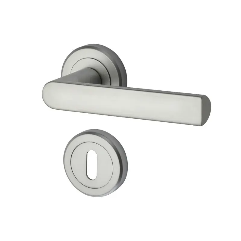 Maner usa de interior pe rozeta rotunda Osprey Yale, zinc, crom satinat, 40 mm