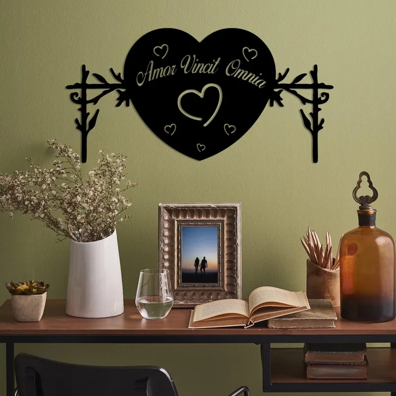 Decoratiune de perete Metal Omnia Vincit Amor 2, Negru, 60x30 cm - Negru