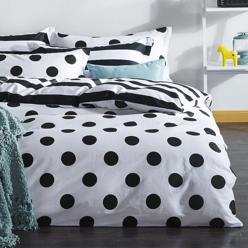 Set Lenjerie de pat double, Negru, 220 x 200 cm,65% Bumbac / 35% POLYESTER - Negru