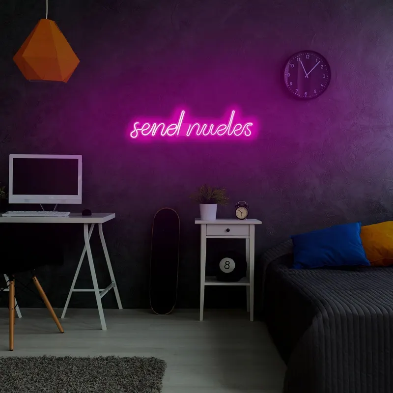 Aplica de Perete Neon Send Nudes - Roz