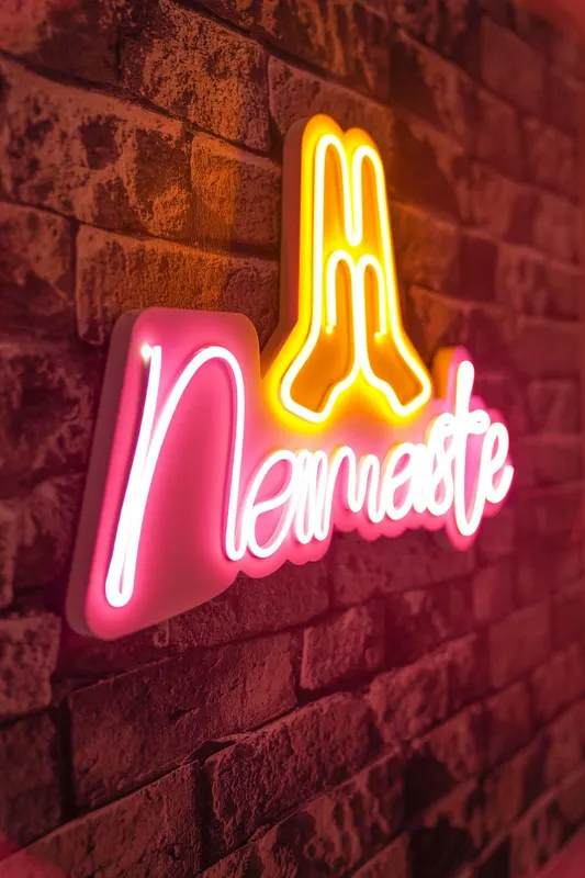 Lampa Neon Namaste, Roz - Roz
