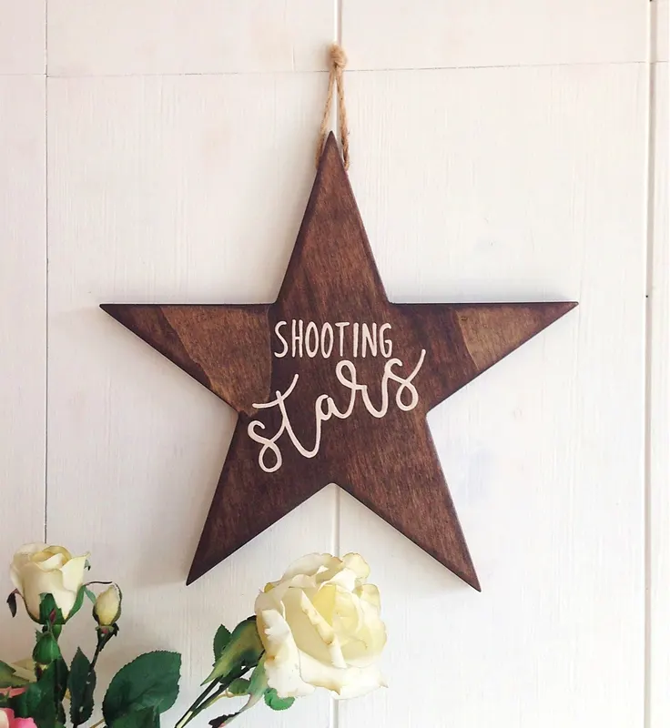 Decorațiune de perete din lemn Shooting Stars, Nuc, 35x32x2 cm - Natural - Nuc