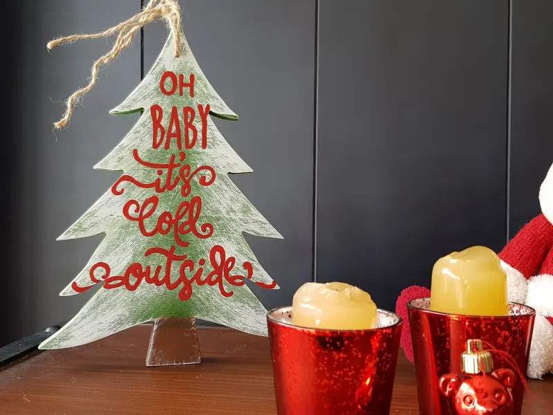 Decorațiune de perete din lemn Oh Baby Its Cold Outside, Verde, 30x23x2 cm - Natural - Verde