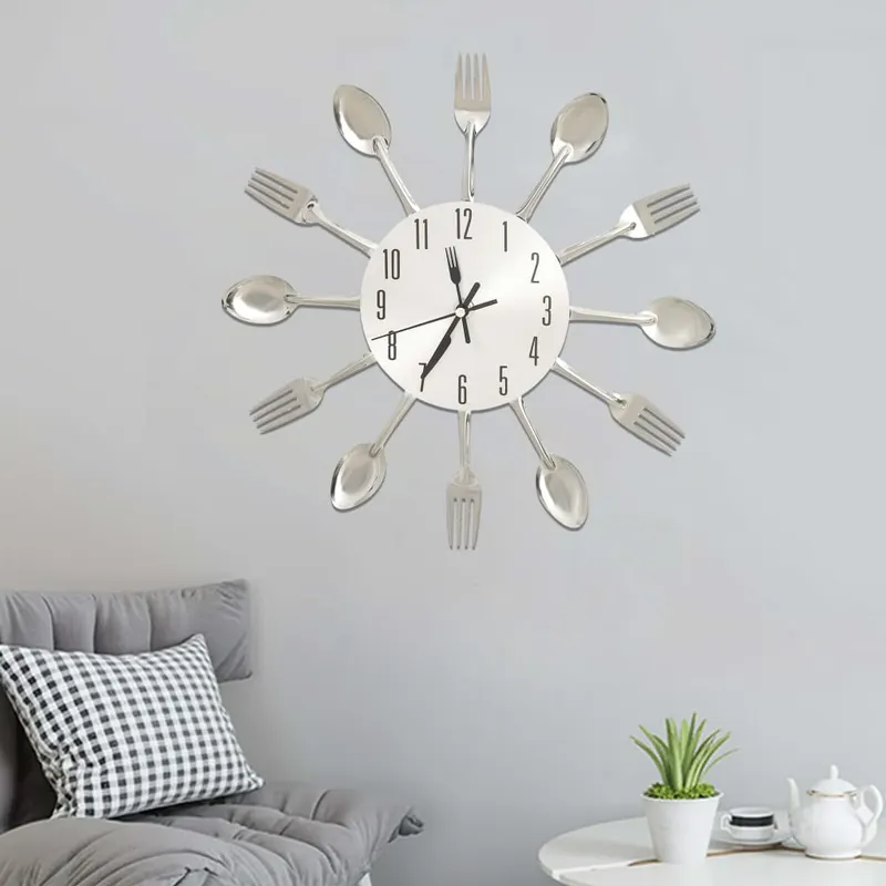 ceas de perete model lingura/furculita argintiu 31 cm aluminiu