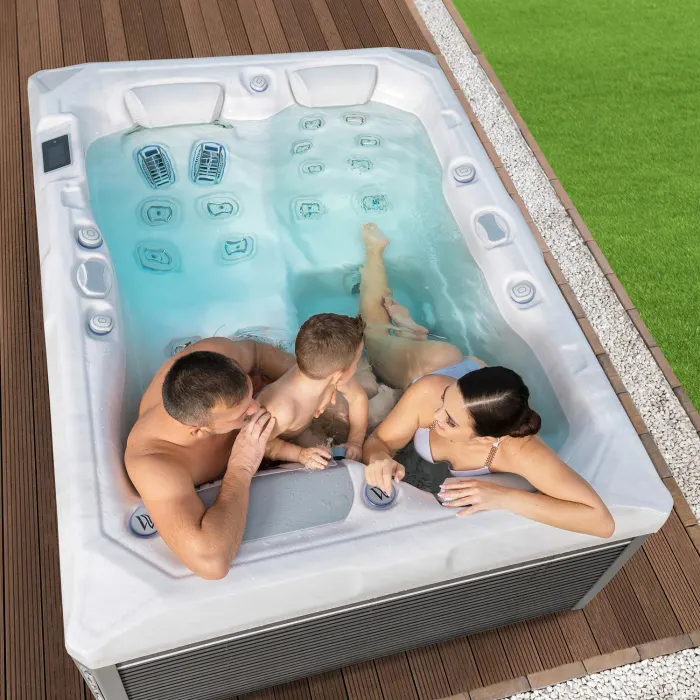 Minipiscina jacuzzi 3 persoane, alb-lucios, 32 jeturi, WiFi, sistem audio, pompa caldura integrata, In-Line WIS, unitate Gecko IN.YE-3, 160 x 215, Wellis Teide Life Premium Plus